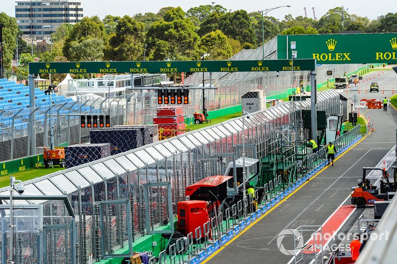 Preparativi in pitlane