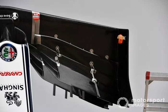 Detalhe da asa dianteira da Alfa Romeo Racing C38
