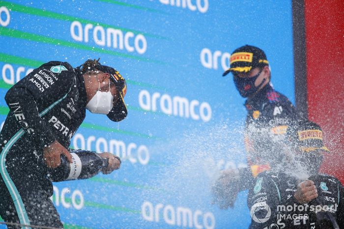 Podio: segundo lugar Max Verstappen, Red Bull Racing, ganador de la carrera Lewis Hamilton, Mercedes, tercer lugar Valtteri Bottas, Mercedes