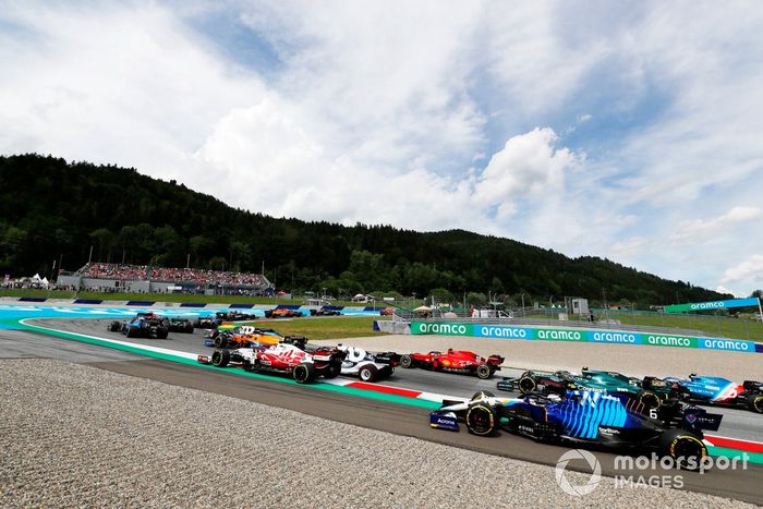Nicholas Latifi, Williams FW43B, Sebastian Vettel, Aston Martin AMR21, Esteban Ocon, Alpine A521