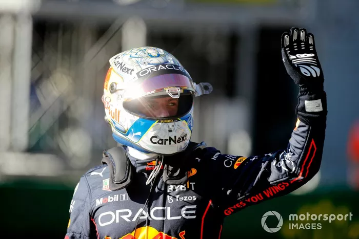 Ganador de la pole Max Verstappen, Red Bull Racing, celebra