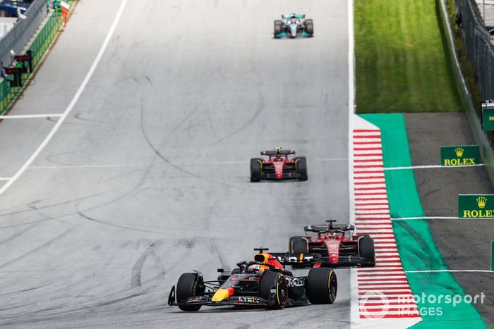 Max Verstappen, Red Bull Racing RB18, Charles Leclerc, Ferrari F1-75, Carlos Sainz, Ferrari F1-75