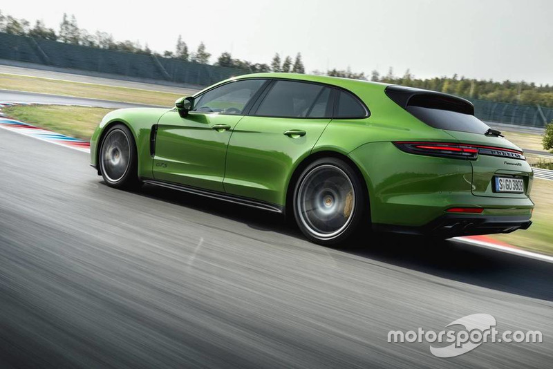 Porsche Panamera Sport Turismo 2019 року