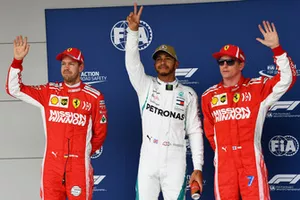 Il poleman Lewis Hamilton, Mercedes AMG F1, il secondo qualificato Sebastian Vettel, Ferrari, il terzo qualificato Kimi Raikkonen, Ferrari,