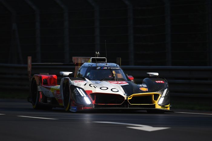 #20 BMW M Team WRT BMW M Hybrid V8: René Rast, Robin Frijns, Sheldon Van Der Linde