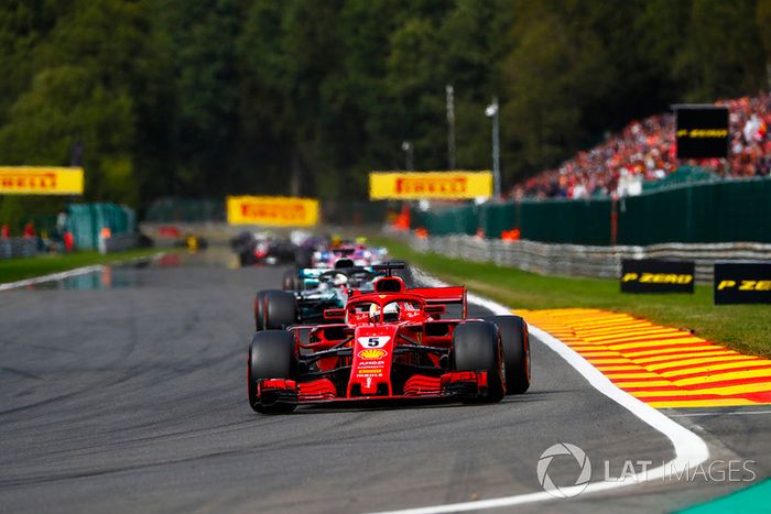 Sebastian Vettel, Ferrari SF71H, y Lewis Hamilton, Mercedes AMG F1 W09