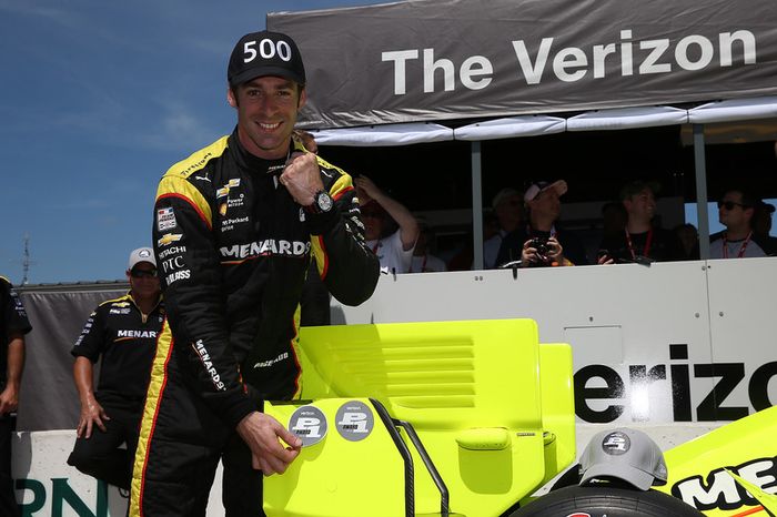 Ganador de la pole Simon Pagenaud, Team Penske Chevrolet