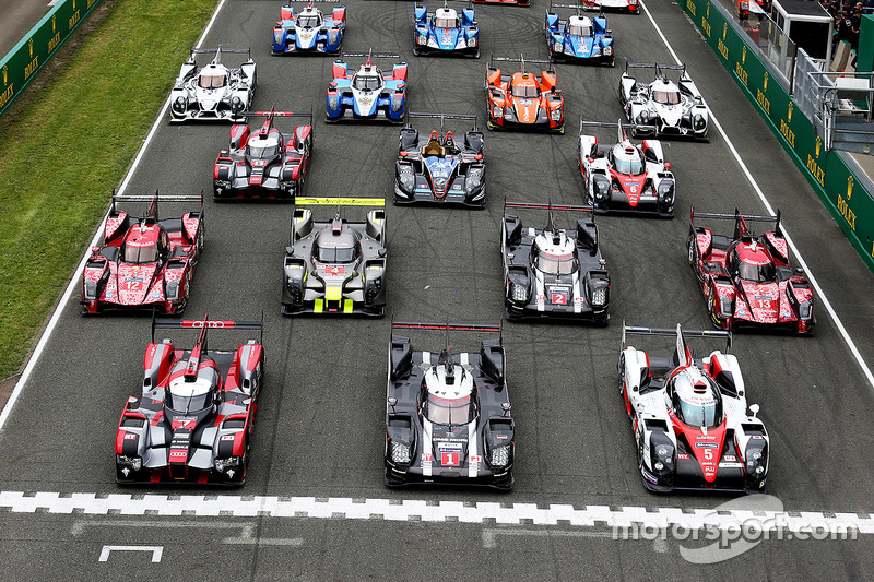 La sesión de fotos tradicional de los autos de Le Mans