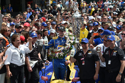 Ganador de la carrera Alexander Rossi, Herta - Andretti Autosport Honda