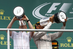 Podium: winner Lewis Hamilton, Mercedes AMG F1 celebrates with champagne