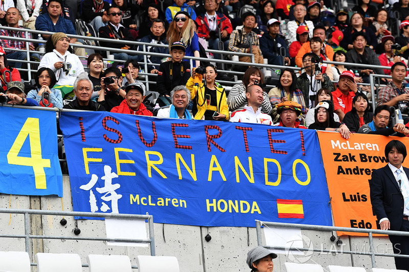 Fans and Fernando Alonso, McLaren banner