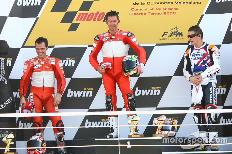 Podium: 1. Troy Bayliss, 2. Loris Capirossi, 3. und Weltmeister Nicky Hayden