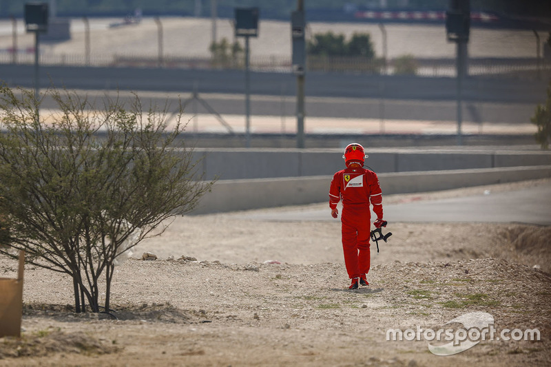 Kimi Räikkönen, Ferrari, revient à son stand