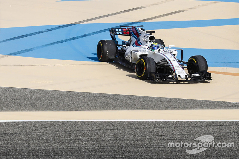 Felipe Massa, Williams FW40, recovers from a spin