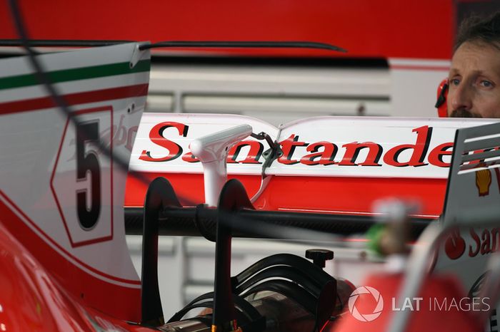 Ferrari SF70H, alerón trasero