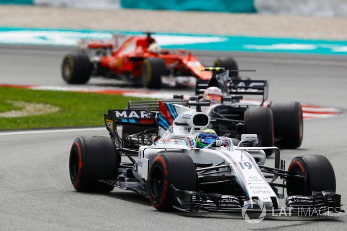 Felipe Massa, Williams FW40, Kevin Magnussen, Haas F1 Team VF-17