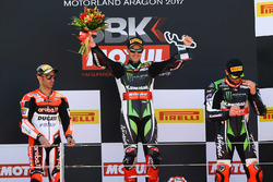 Podium : le vainqueur Jonathan Rea, Kawasaki Racing, le deuxième Marco Melandri, Ducati Team, et le troisième Tom Sykes, Kawasaki Racing