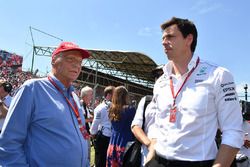 Niki Lauda, Mercedes AMG F1 W08 Presidente no ejecutivo y Toto Wolff, Mercedes AMG F1 W08 Director d