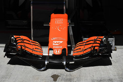 Nez et aileron avant de la McLaren MCL32