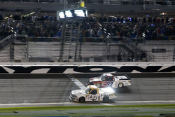 Kaz Grala, GMS Racing Chevrolet gana Austin Wayne Self, Toyota hasta la bandera a cuadros