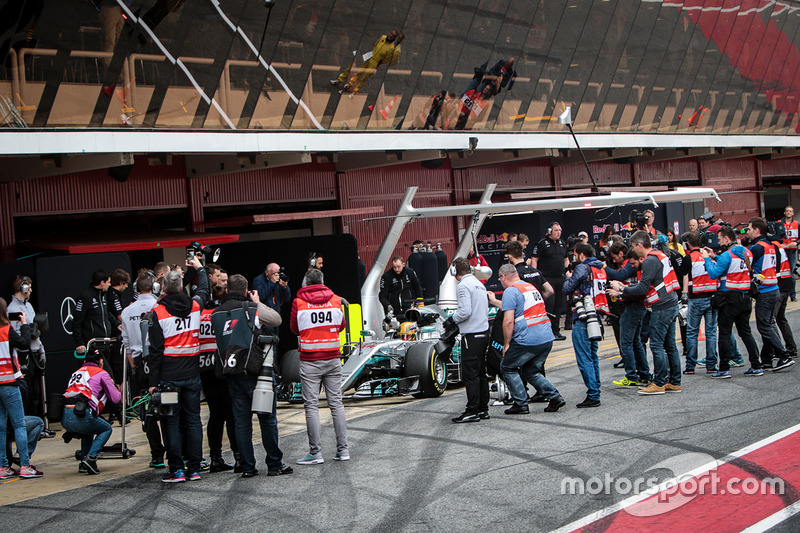 Льюіс Хемілтон, Mercedes AMG F1 W08, на піт-лейн