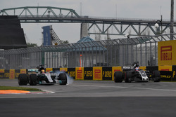 Льюіс Хемілтон, Mercedes-Benz F1 W08Ромен Грожан, Haas F1 Team VF-17