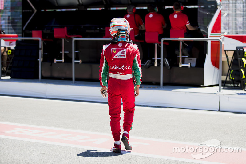 Antonio Fuoco, PREMA Powerteam dans les stands après son abandon