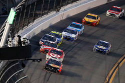 Martin Truex Jr., Furniture Row Racing Toyota líder