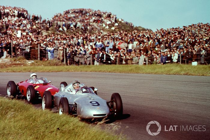 Hans Herrmann, Porsche 718 leads Phil Hill, Ferrari Dino 156
