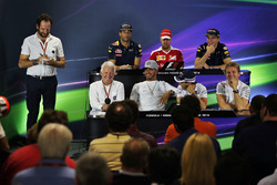 Даніель Ріккардо, Red Bull Racing; Себастьян Феттель, Ferrari; Макс Ферстаппен, Red Bull Racing; Чар