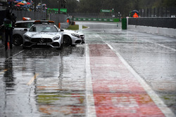 Safety Car and pitlane / track view in the rain