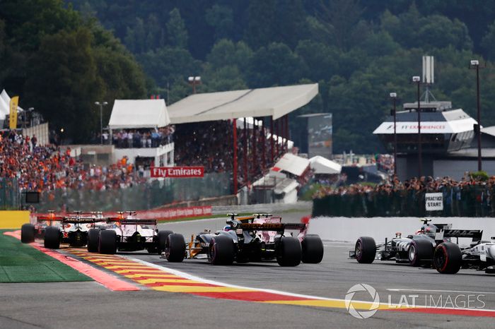 Esteban Ocon, Sahara Force India F1 VJM10, Jolyon Palmer, Renault Sport F1 Team RS17, Kevin Magnussen, Haas F1 Team VF-17