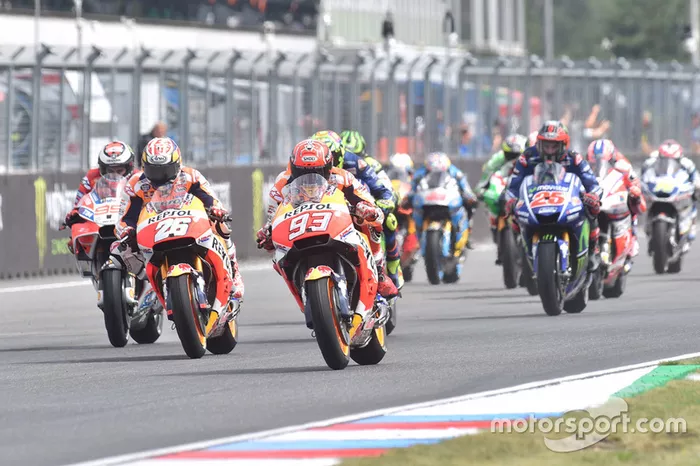 Salida de la carrera de Brno, Lorenzo ganó cinco posiciones