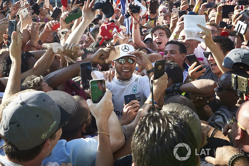 Lewis Hamilton, Mercedes AMG F1, gets mobbed by fans