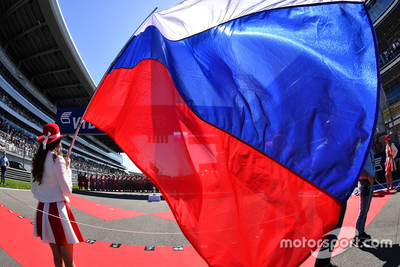 Grid girl and Russian flag