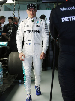 Valtteri Bottas, Mercedes AMG F1, dans le garage