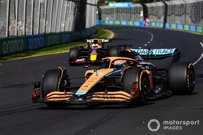 Daniel Ricciardo, McLaren MCL36, Max Verstappen, Red Bull Racing RB18