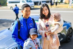 Ryo Hirakawa walks in the paddock with his family