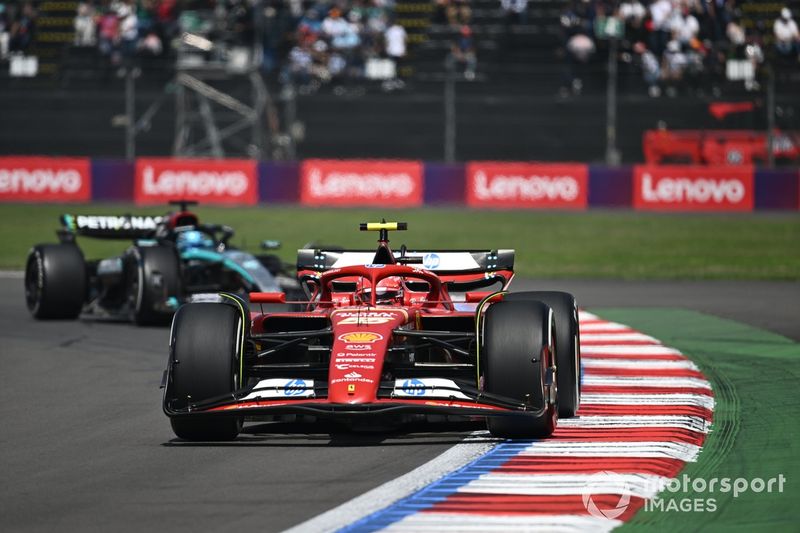 Carlos Sainz, Ferrari SF-24, George Russell, Mercedes F1 W15