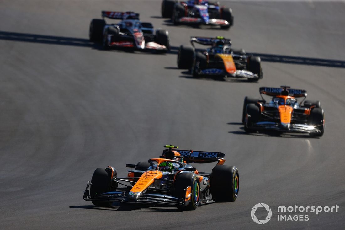 Lando Norris, McLaren MCL38, Oscar Piastri