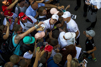 Valtteri Bottas, Mercedes AMG F1 fans selfie
