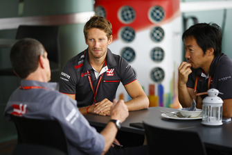 Romain Grosjean, Haas F1 Team ve Guenther Steiner, Takım Patronu, Haas F1 Team