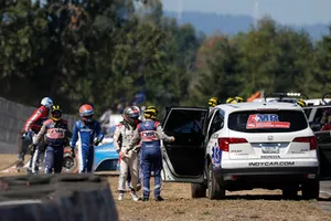 Marco Andretti, Herta - Andretti Autosport Honda, Ed Jones, Chip Ganassi Racing Honda, nach Crash