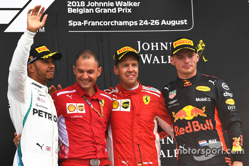 Podio: ganador de la carrera Sebastian Vettel, Ferrari, segundo lugar Lewis Hamilton, Mercedes AMG F1, tercer lugar Max Verstappen, Red Bull Racing