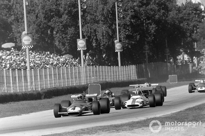 Clay Regazzoni, Ferrari 312B, Pedro Rodríguez, BRM P153 y Jackie Stewart, March 701 Ford