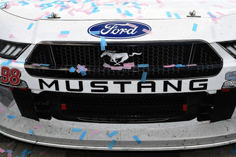 Chase Briscoe, Biagi-DenBeste Racing, Ford Mustang Nutri Chomps/Ford, celebrates in victory lane