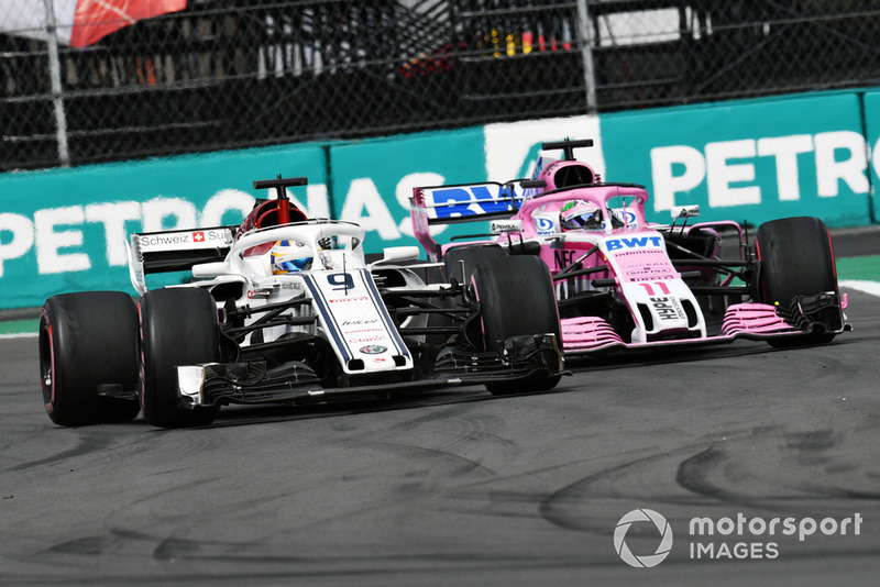 Маркус Эрикссон, Alfa Romeo Sauber C37, и Серхио Перес, Racing Point Force India F1 VJM11