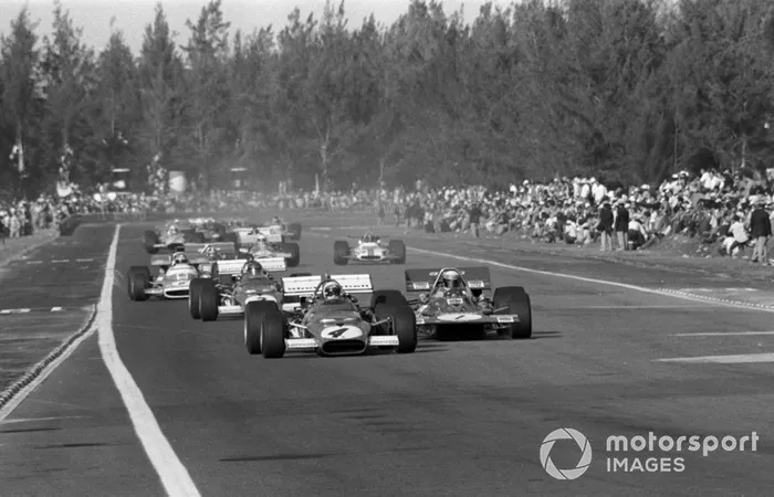 Clay Regazzoni, Ferrari 312B, leads Jackie Stewart, Tyrrell 001, Jacky Ickx, Ferrari 312B