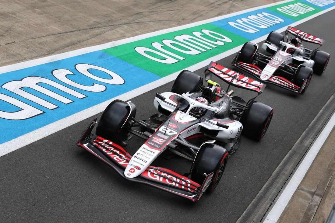 Esteban Ocon, Haas F1 Team, Oliver Bearman, Haas F1 Team