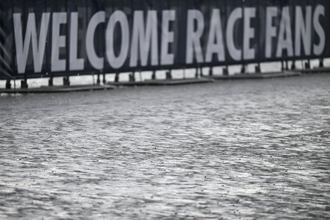 Lluvia y granizo en el circuito
